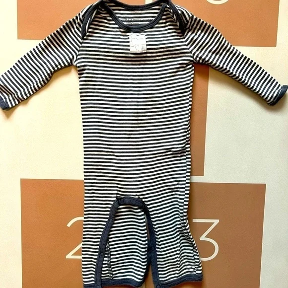 Burt’s Bees Snap grey and cream striped pajamas. - Picture 1 of 4